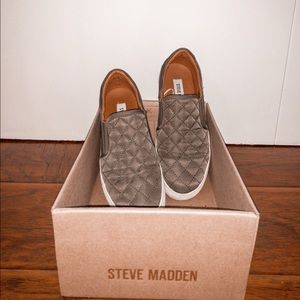 Steve Madden, olive green shoes, size 6 in women